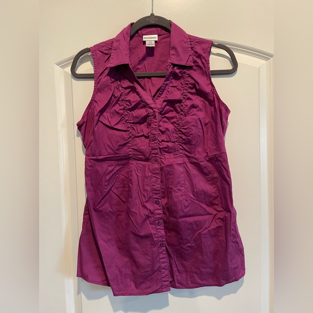 Motherhood Maternity button up business sleeveless top
